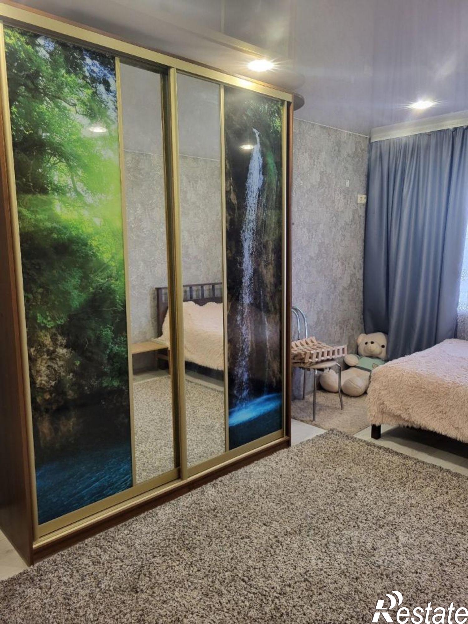 Купить квартиру за 10 000 000 рублей на Индустриальное шоссе, 27