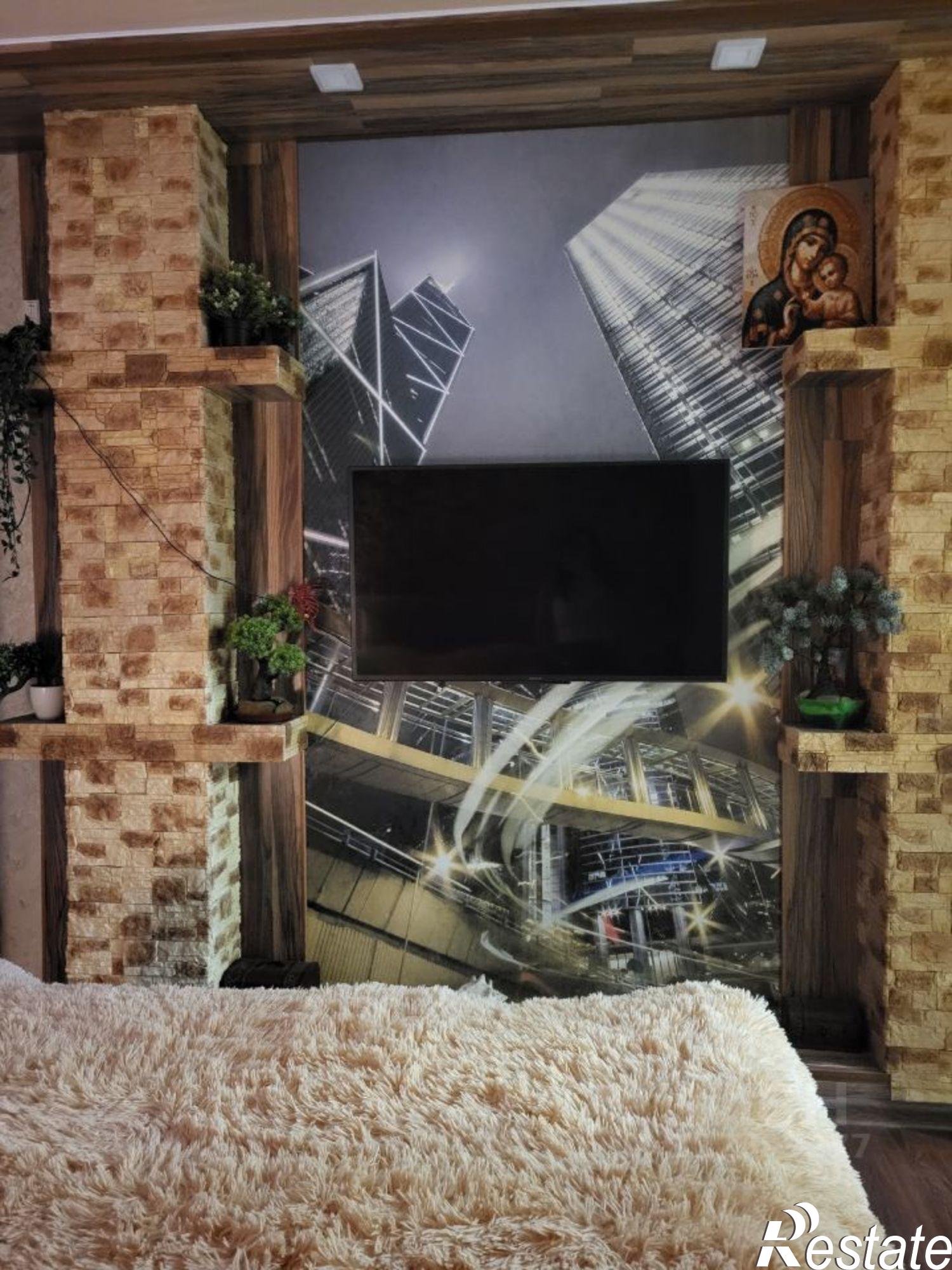 Купить квартиру за 10 000 000 рублей на Индустриальное шоссе, 27