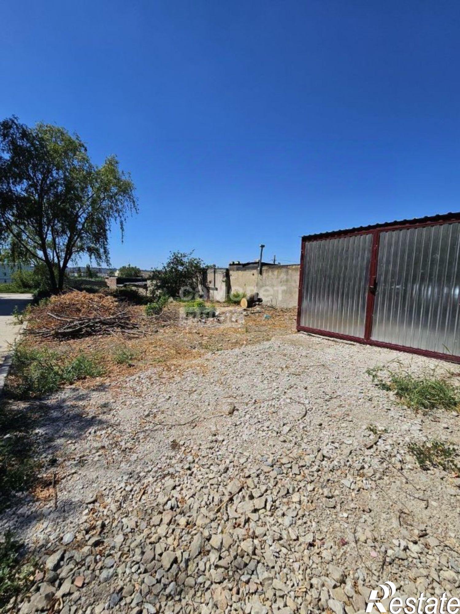 Купить гараж, место в паркинге за 300 000 рублей на ул Дмитрия Донского, 3