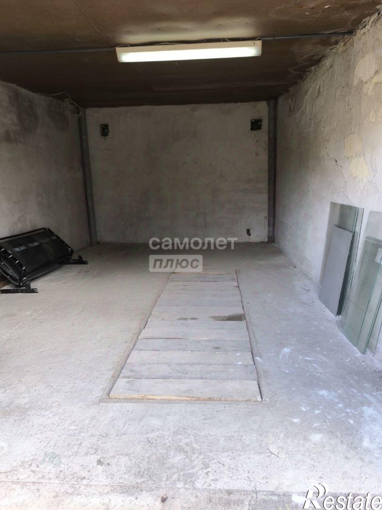 Купить гараж, место в паркинге за 450 000 рублей на ул Генерала Петрова, 4