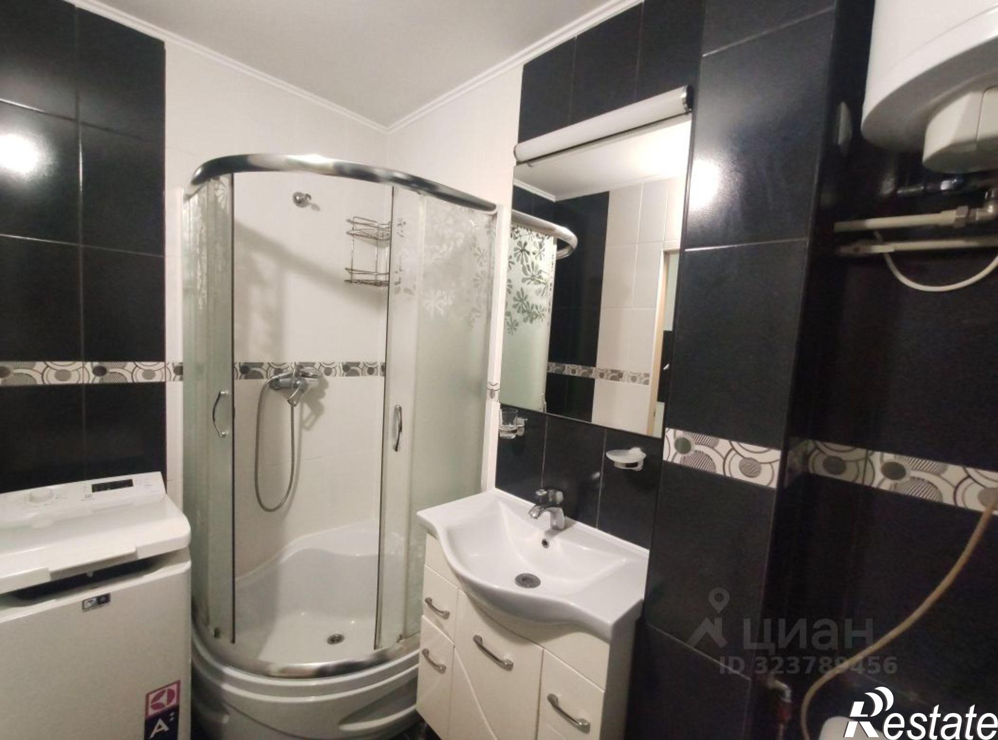 Сдать квартиру за 25 000 рублей на улица Генерала Петрова, 4