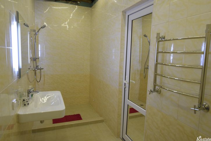 Отдельное здание Нижне-Приморская, 28