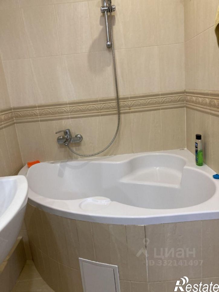 2-комн квартира ул Генерала Петрова, 4,  д. 4